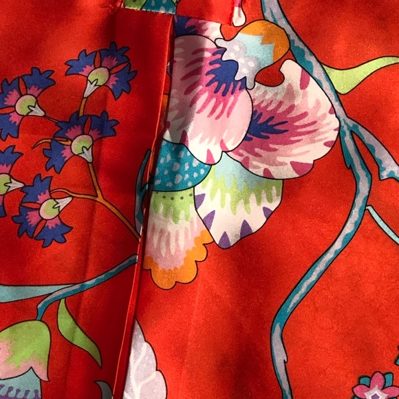 Violet + Claire Pleat Front Floral Sleeveless Top - Picture 5 of 7